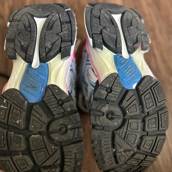 😻BALENCIAGA (AUTHENTIC) 🫶🏾SNEAKERS - Picture 5 of 6